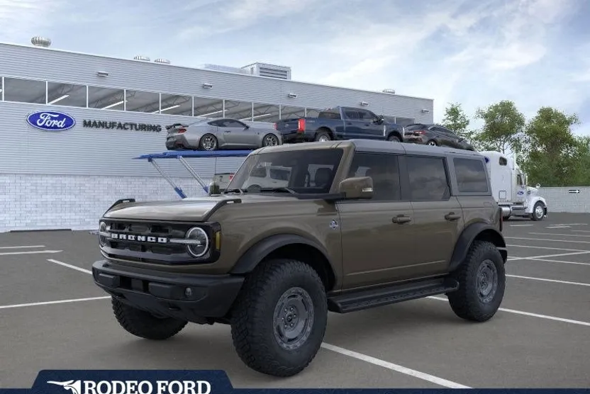 2025 Ford Bronco Outer Banks photo 1