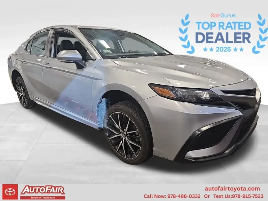 2022 Toyota Camry SE photo 1