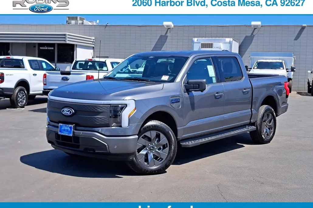 2025 Ford F-150 Lightning photo 1