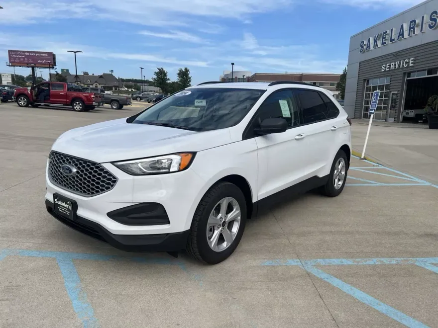 2024 Ford Edge SE photo 1