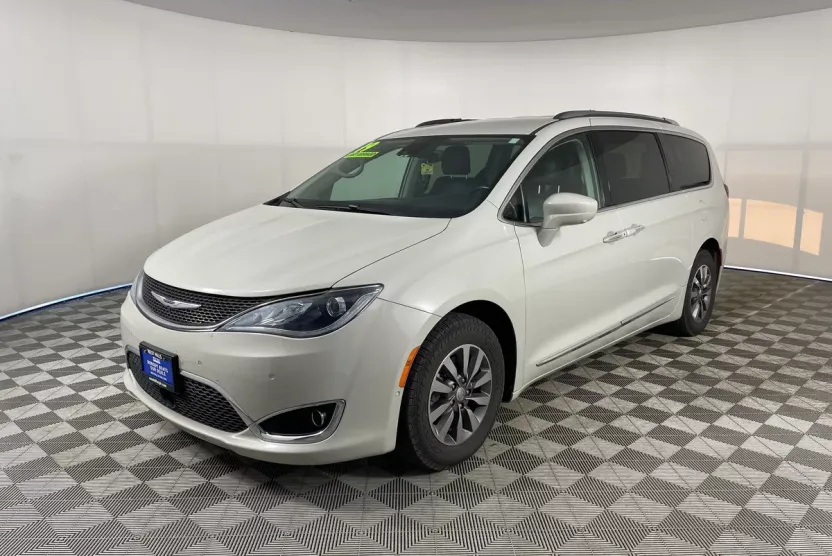2019 Chrysler Pacifica Touring Plus photo 1