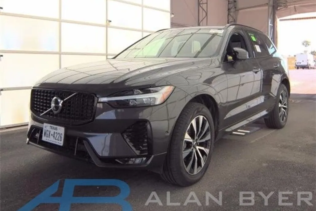 2025 Volvo XC60 Plus photo 1