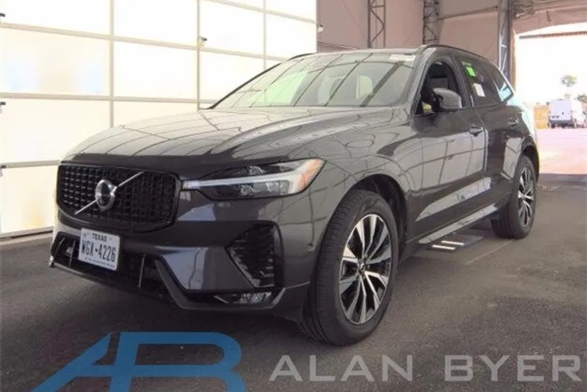 2025 Volvo XC60 Plus photo 1