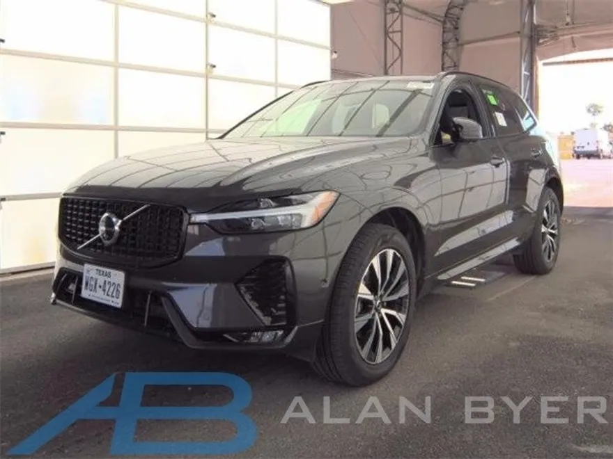 2025 Volvo XC60 Plus photo 1