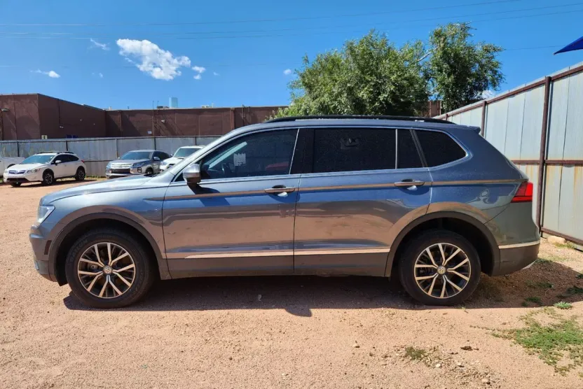 2018 Volkswagen Tiguan SE photo 1