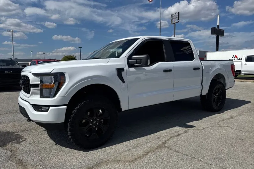2023 Ford F-150 XL photo 1