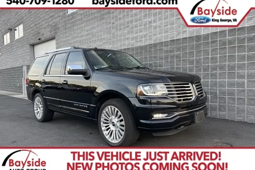 2016 Lincoln Navigator Select photo 1