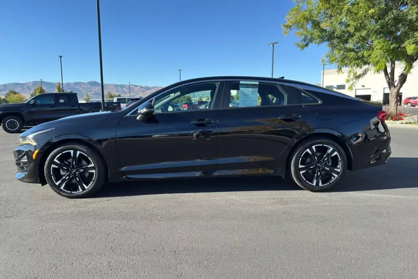 2022 Kia K5 GT-Line photo 1