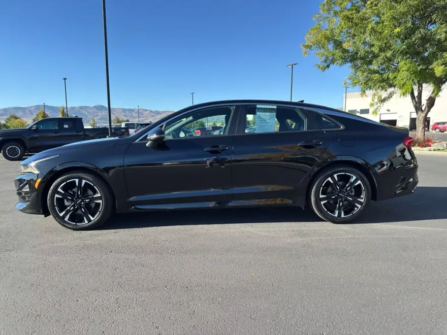 2022 Kia K5 GT-Line photo 1