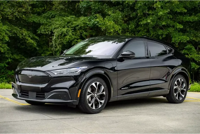 2022 Ford Mustang Mach-E Premium photo 1