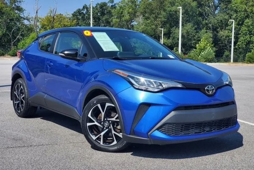 2020 Toyota C-HR XLE photo 1