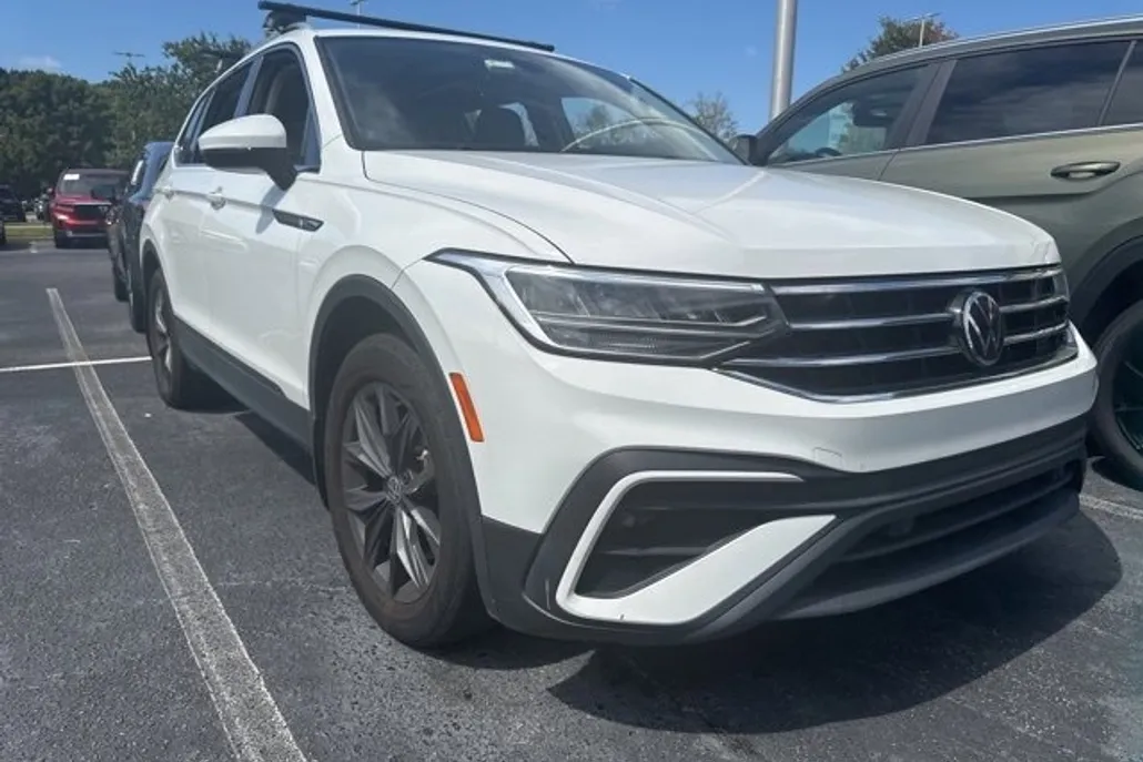 2022 Volkswagen Tiguan SE photo 1