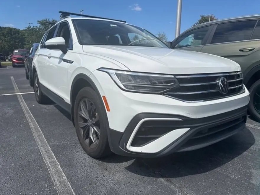 2022 Volkswagen Tiguan SE photo 1