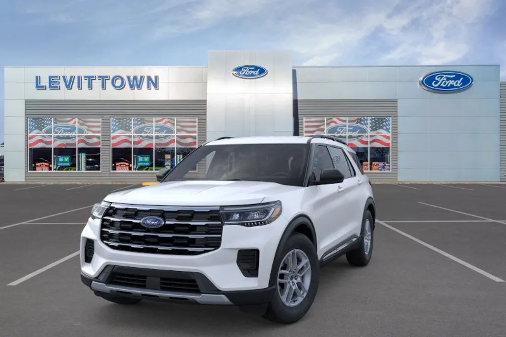 2025 Ford Explorer photo 1