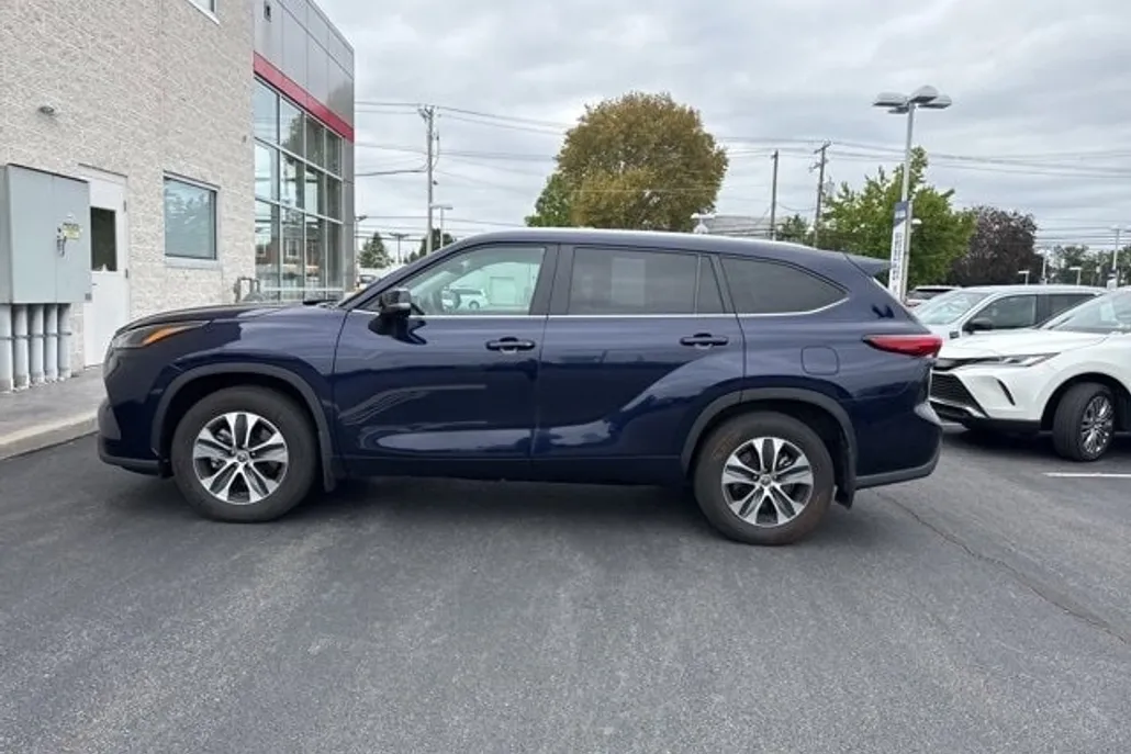 2023 Toyota Highlander Limited photo 1