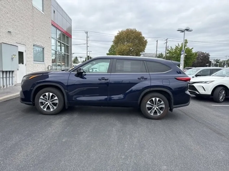 2023 Toyota Highlander Limited photo 1