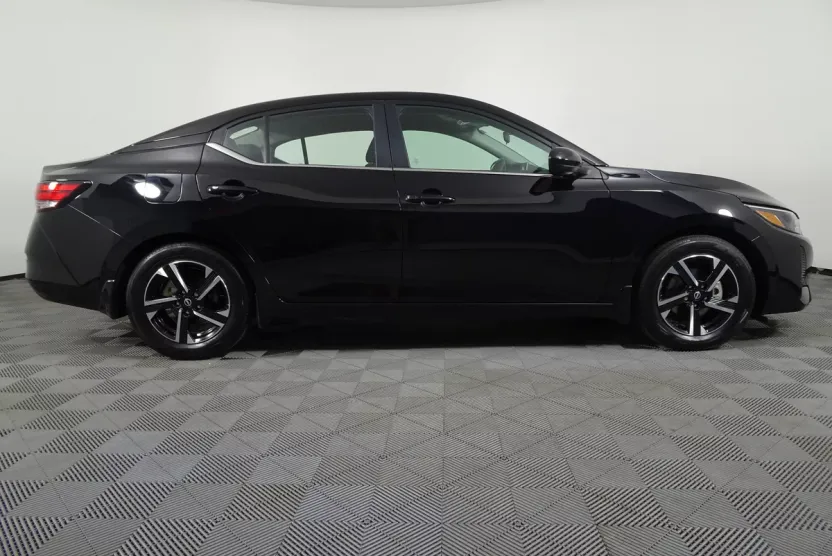 2025 Nissan Sentra SV photo 1