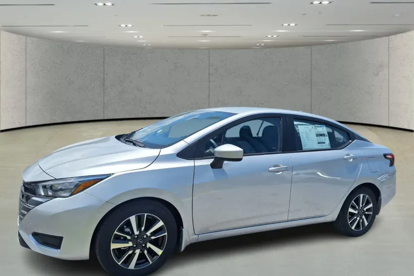 2025 Nissan Versa SV photo 1