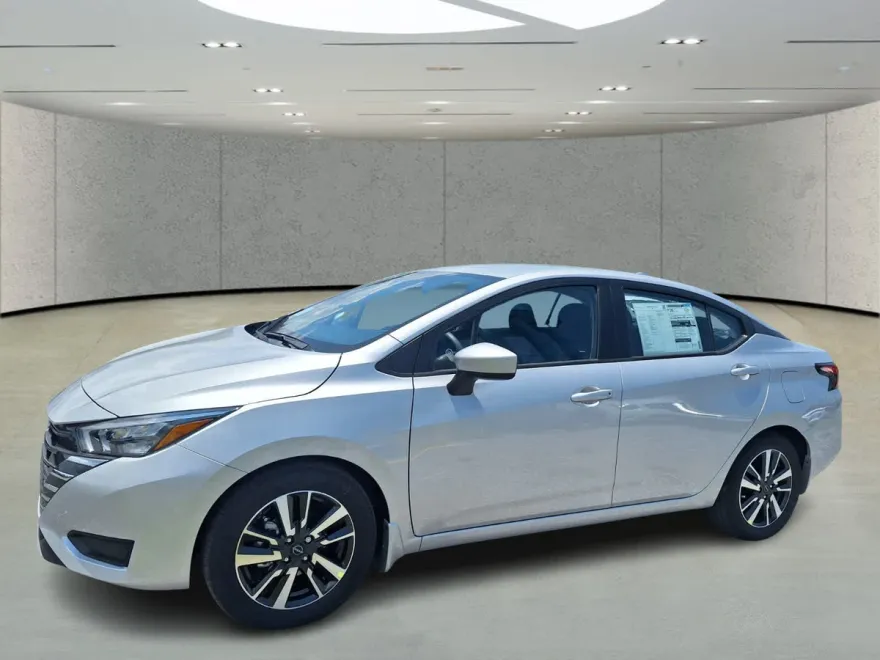2025 Nissan Versa SV photo 1