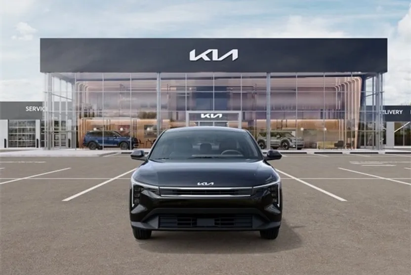 2025 Kia K4 LXS photo 1