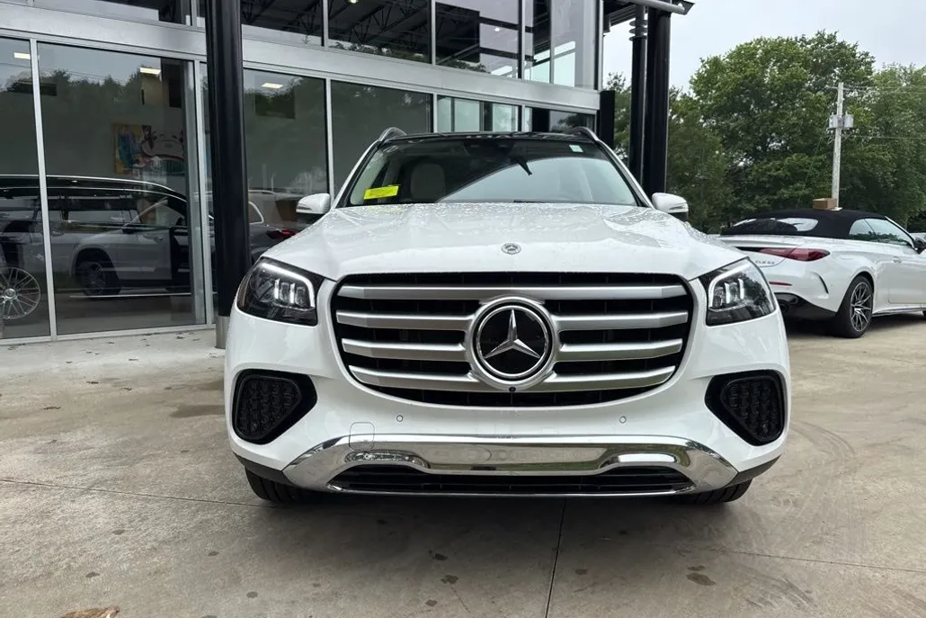 2025 Mercedes Benz GLS 450 4MATIC photo 1