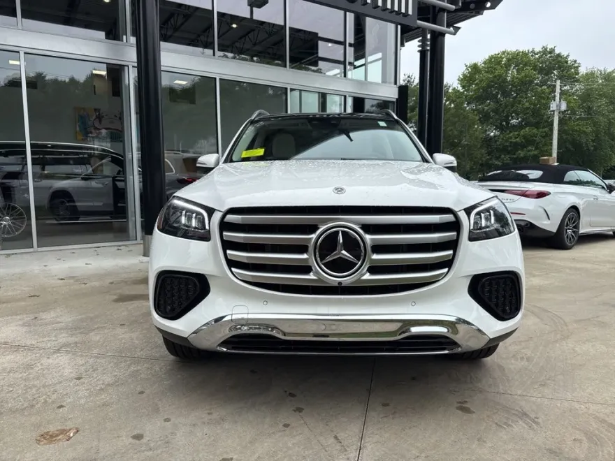 2025 Mercedes Benz GLS 450 4MATIC photo 1
