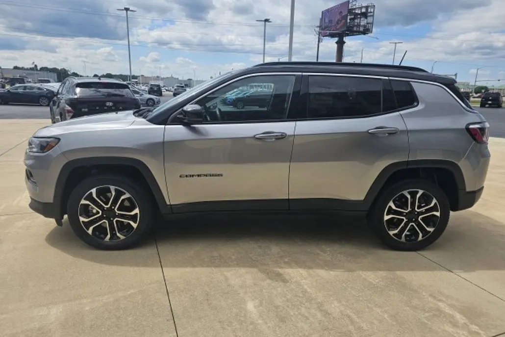 2023 Jeep Compass Limited photo 1