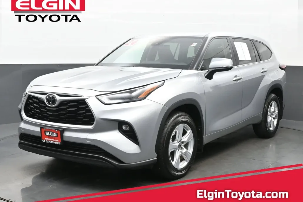 2024 Toyota Highlander LE photo 1
