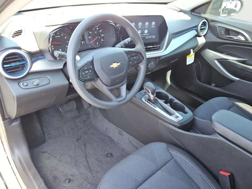 2026 Chevrolet Trax LS photo 1