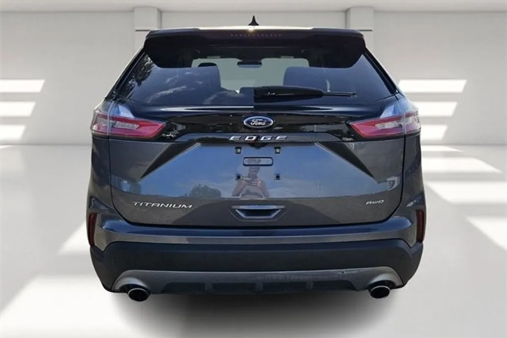 2024 Ford Edge Titanium photo 1
