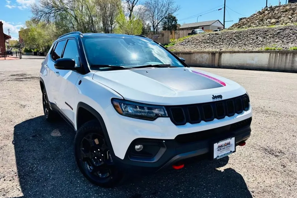 2024 Jeep Compass Trailhawk photo 1