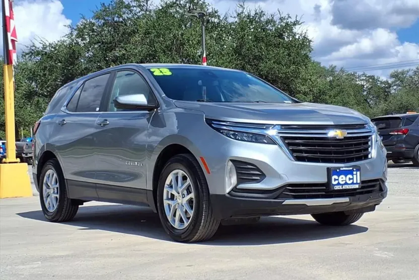 2023 Chevrolet Equinox LT photo 1