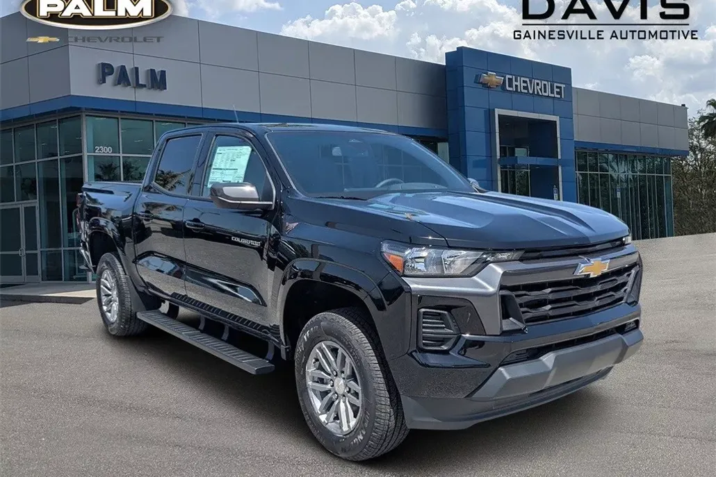 2025 Chevrolet Colorado Work Truck LT photo 1