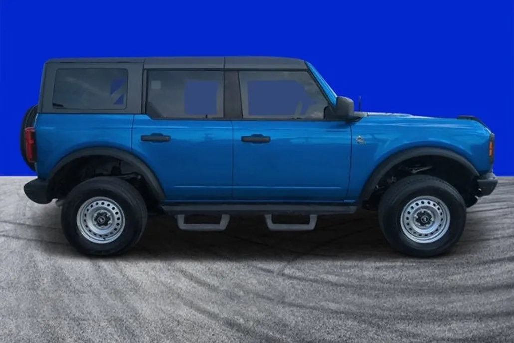 2023 Ford Bronco Black Diamond photo 1