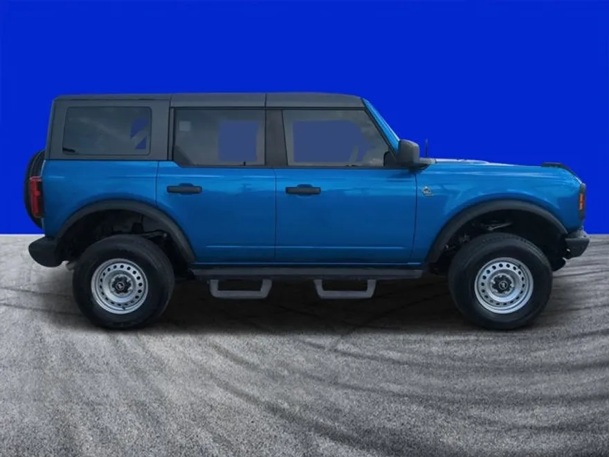 2023 Ford Bronco Black Diamond photo 1