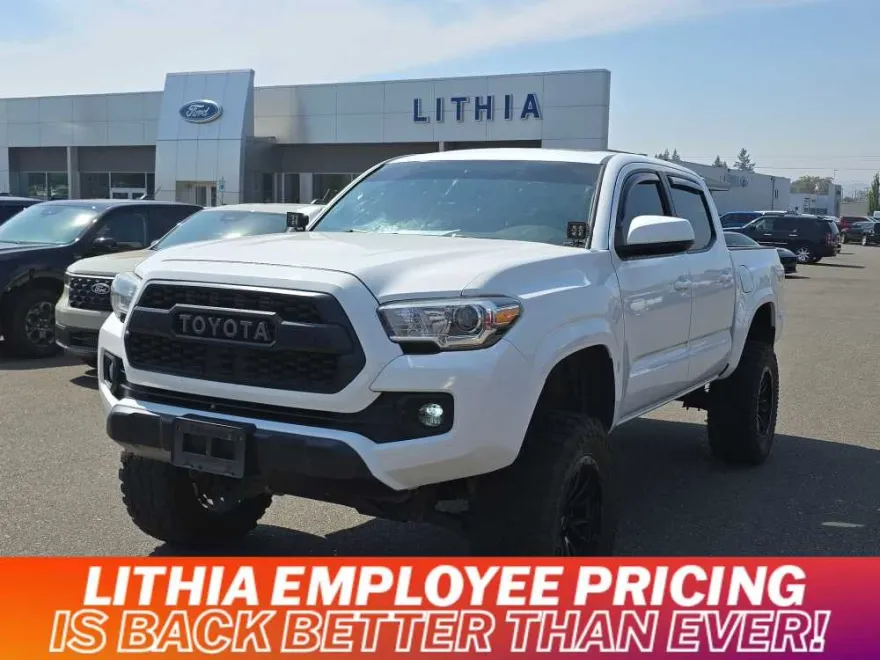 2017 Toyota Tacoma SR5 photo 1