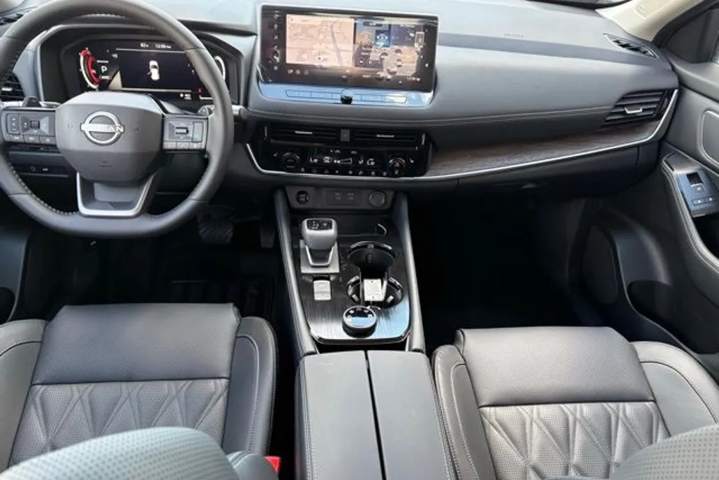 2026 Nissan Rogue Platinum photo 1