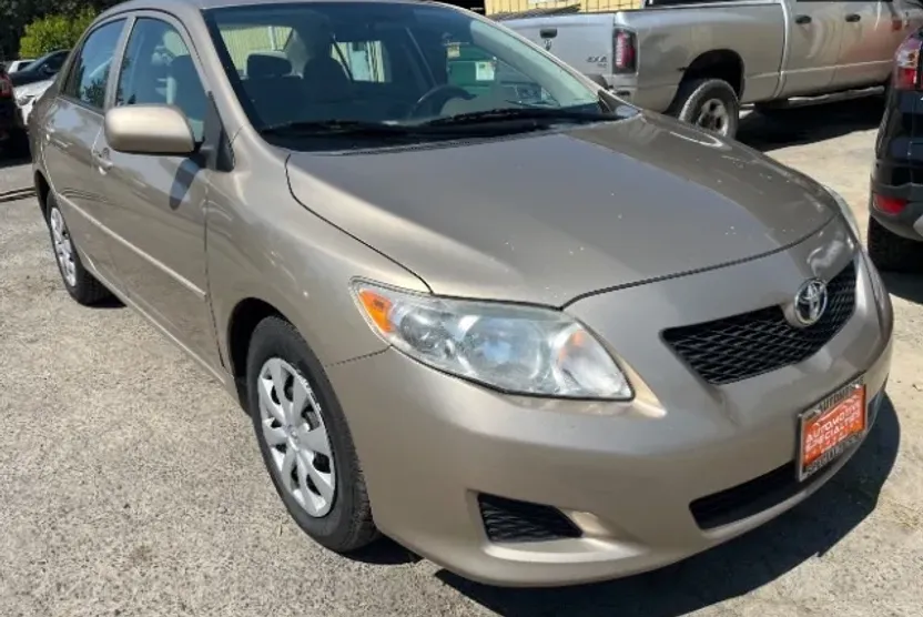 2010 Toyota Corolla LE photo 1