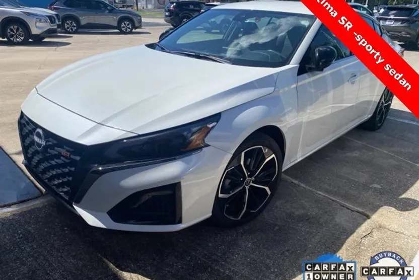 2025 Nissan Altima SR photo 1