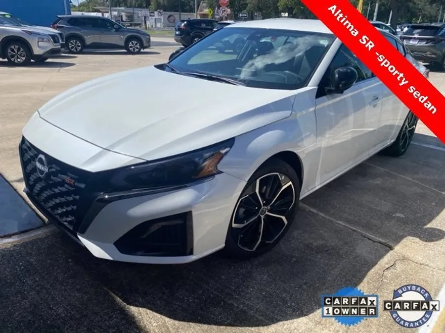 2025 Nissan Altima SR photo 1