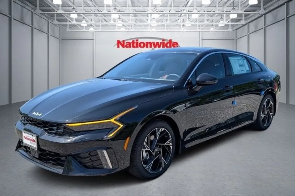 2025 Kia K5 GT-Line photo 1