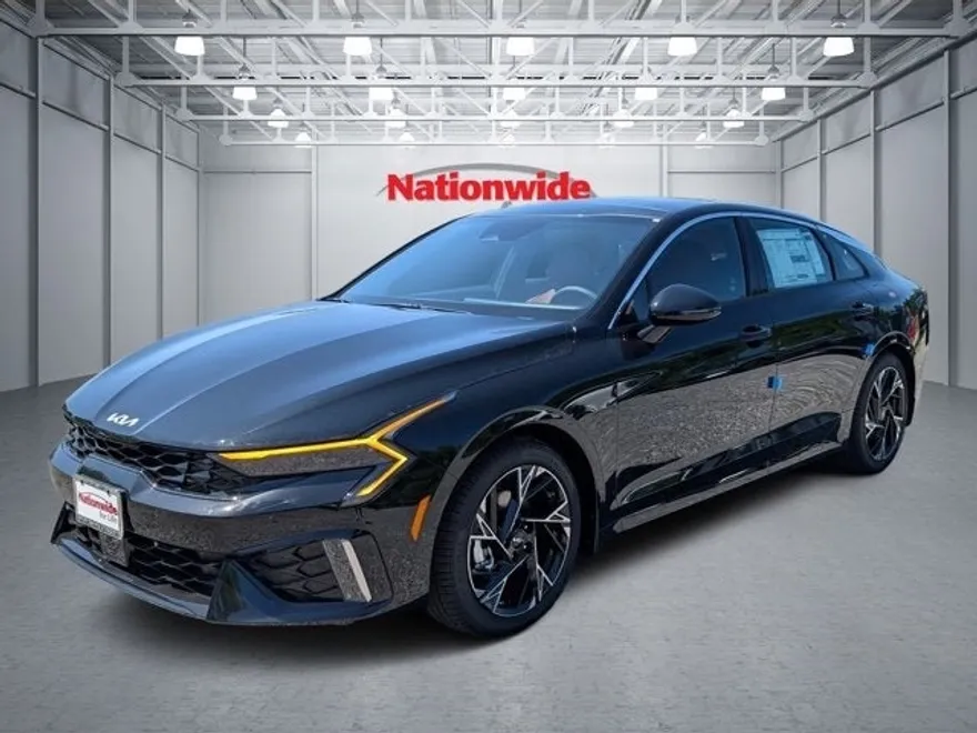 2025 Kia K5 GT-Line photo 1