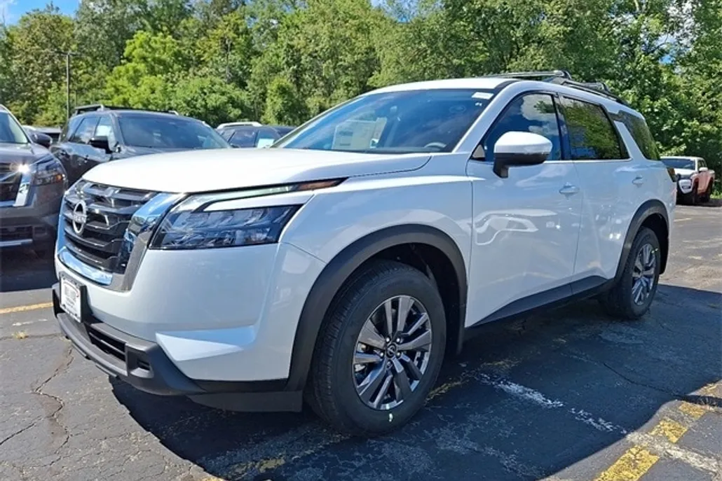 2025 Nissan Pathfinder SV photo 1