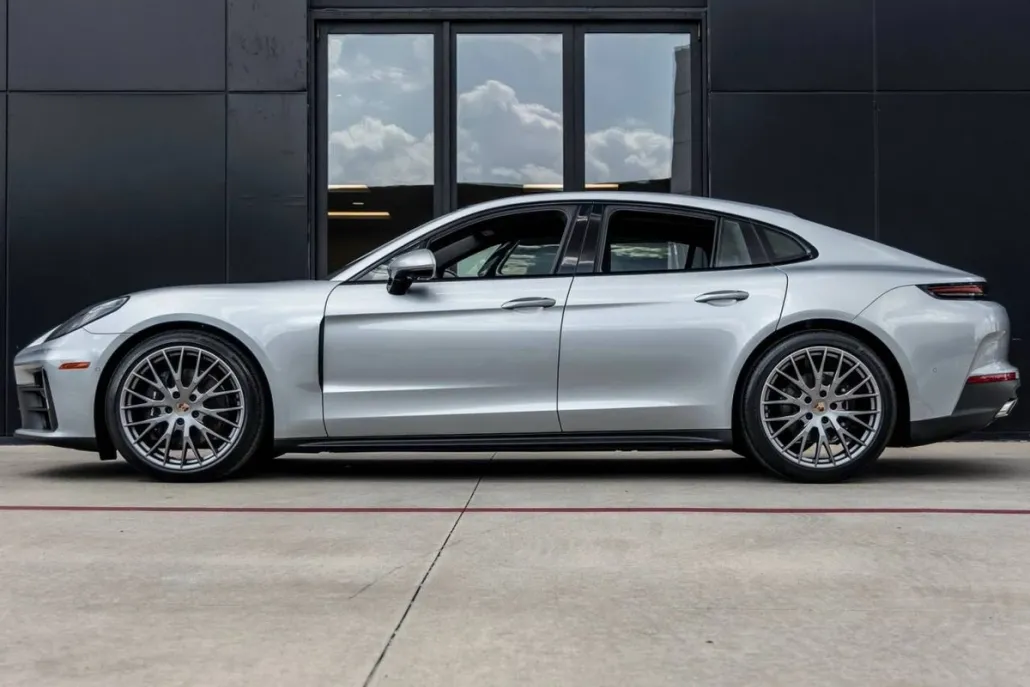 2025 Porsche Panamera 4 photo 1