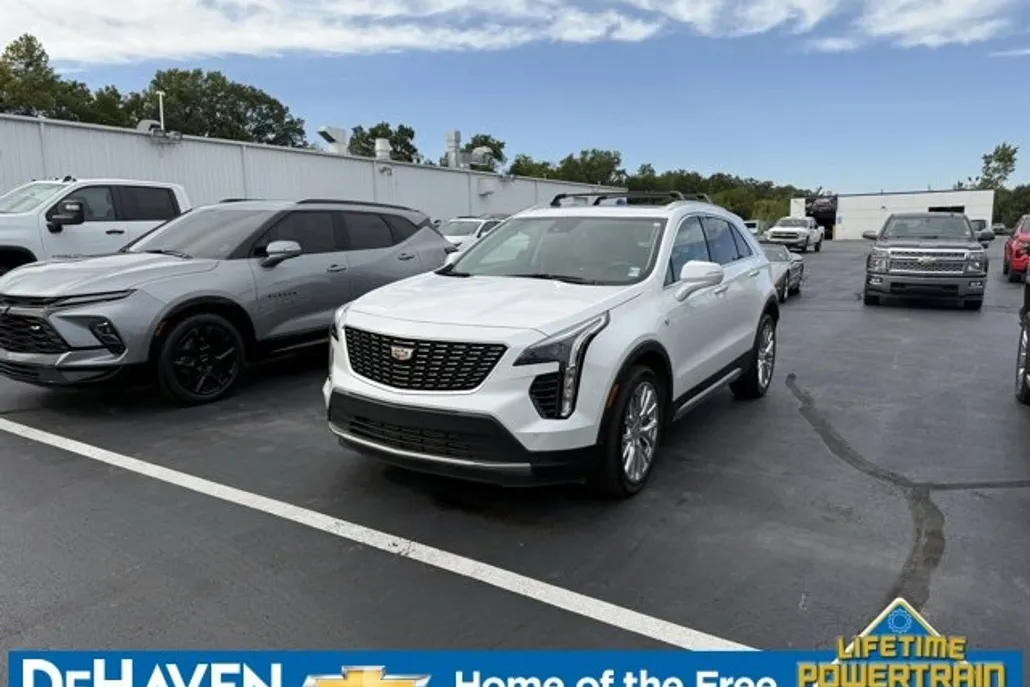 2021 Cadillac XT4 Premium Luxury photo 1