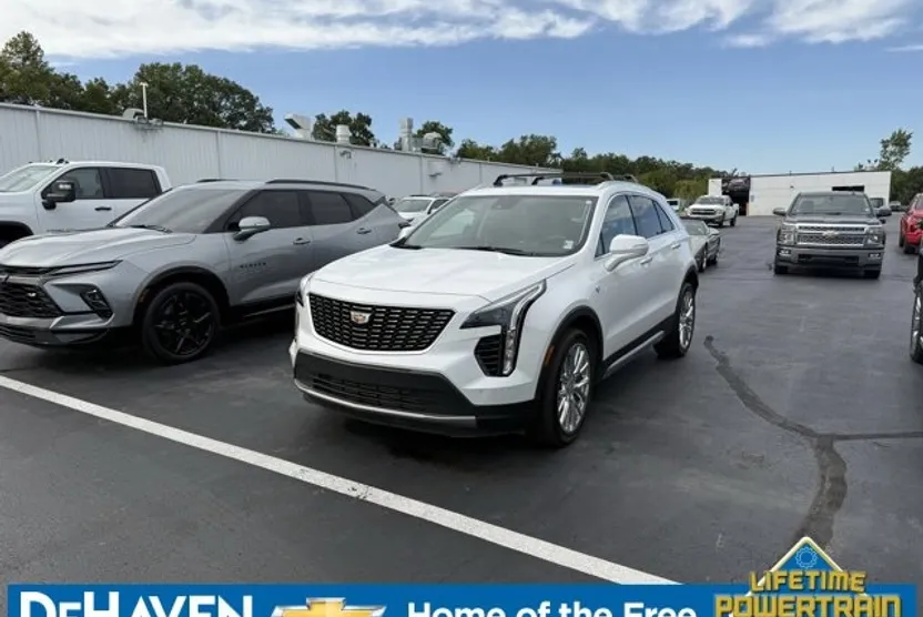 2021 Cadillac XT4 Premium Luxury photo 1