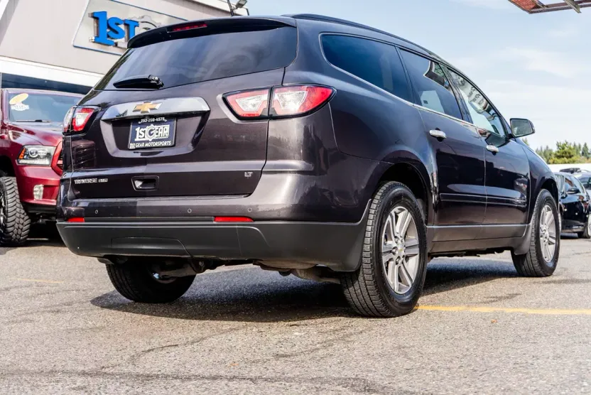 2017 Chevrolet Traverse 1LT photo 1