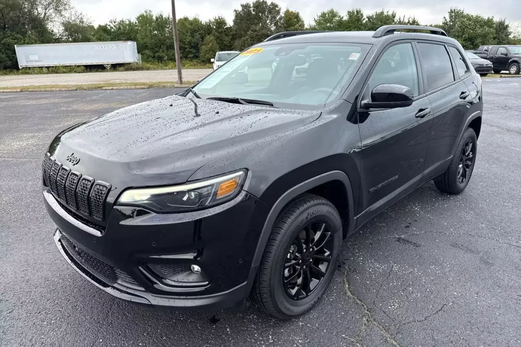 2023 Jeep Cherokee Altitude Lux photo 1