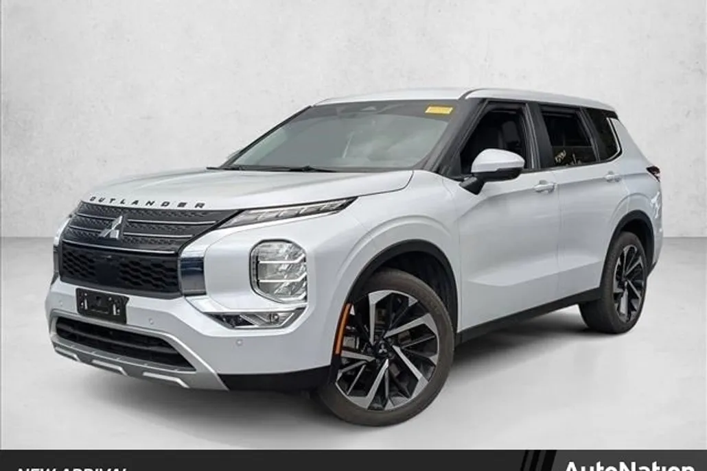 2024 Mitsubishi Outlander SE photo 1