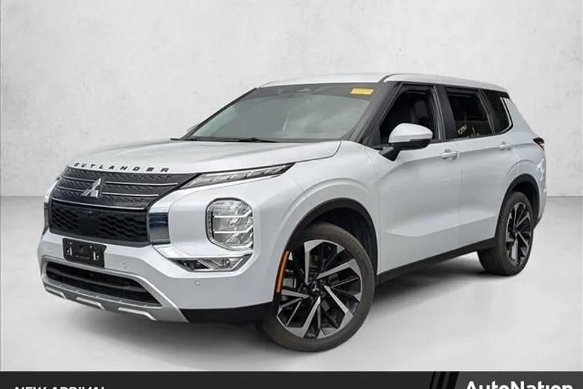 2024 Mitsubishi Outlander SE photo 1